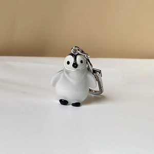 Porte-clés pingouin mignon de dessin animé avec finition brillante et fermoir argenté