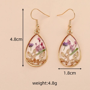 Detailed view showing 4.8cm height and 1.8cm width of purple dried flower earrings