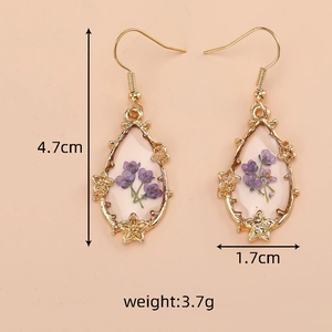 Detailed size chart for teardrop dried flower earrings with gold frame and purple petals