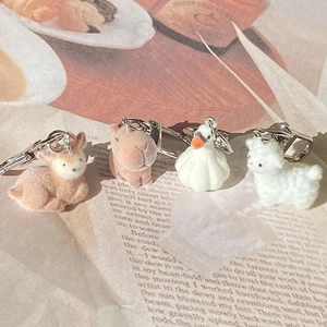 Cute Cartoon Animal Flocked Keychain Capybara Deer Alpaca Duck Bag Charm Plush Feel Resin Keyring For Women Kids Accessories