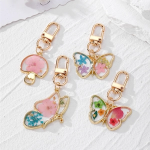 Handmade Resin Keychain With Natural Dried Flowers Butterfly Mushroom Gold Alloy Frame Bag Charm Bohemian Jewelry Gift
