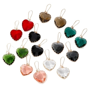 Pendientes largos de cristal en forma de corazón con borde dorado en siete colores vivos
