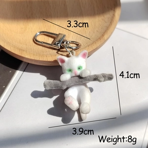 Porte-clés chat blanc floqué mignon tenant une branche, pendentif animal avec fermoir argent