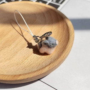 Porte-clés animal floqué avec pendentif cochon en peluche et fermoir mousqueton argenté