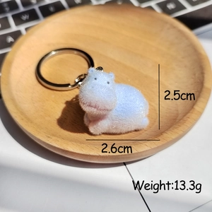 Détail d'un porte-clés hippopotame floqué avec dimensions précises et poids en grammes
