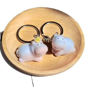 Porte-clés hippopotame floqué mignon avec étoile et texture velours bleu-rose dégradé