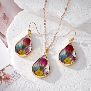 Handgemachtes Tropfen Harz Schmuckset Echte Getrocknete Rose Blume Vergoldet Legierung Halskette Ohrringe Für Damen Hochzeit