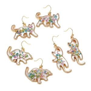 Ohrringe Set mit Blumen-Katzen-Motiv aus Harz und echten Trockenblumen in Goldoptik