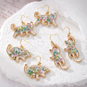Handgefertigte Katzen Eisbären Harz Ohrringe Mit Getrockneten Blumen Gold Legierung Strass Haken Schmuck Für Damen Geschenk