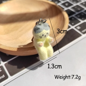 Porte-clés chat mignon en résine floquée jaune avec taches grises et crochet en métal