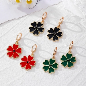 Boucles d'Oreilles Créoles Fleur Trèfle à Quatre Feuilles Mode Alliage Émail Boucles d'Oreilles Pendantes Pour Femmes Bijoux Élégants Plaqué Or Cadeau