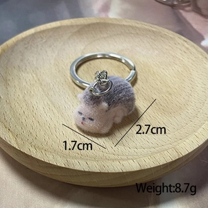 Mini plush hedgehog keychain with detailed size measurements and weight of 8.7g