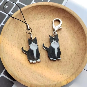 Simpatico Portachiavi in Acrilico con Gatto Tuxedo Ciondolo per Borsa Motivo Animale Cordino per Cellulare Regalo per Donne Ragazze