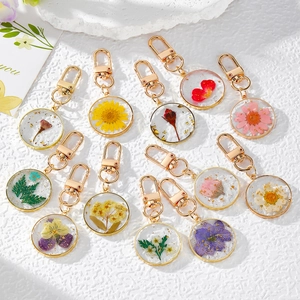 Handmade Resin Dried Flower Keychain Gold Foil Copper Frame Botanical Pansy Daisy Rose Petal Bag Pendant For Women Jewelry