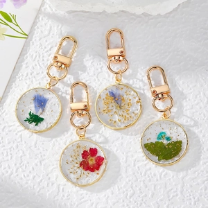Handmade Clear Resin Dried Flower Keychain Gold Foil Botanical Floral Pendant Keyring Bag Charm Gift For Women