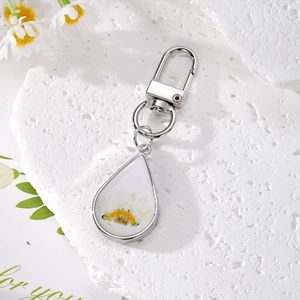Daisy teardrop keychain with colorful small pearls and real dried flowers in silver frame