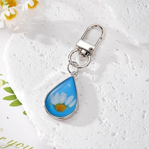 Sky blue teardrop resin keychain with white daisy dried flowers and silver ring
