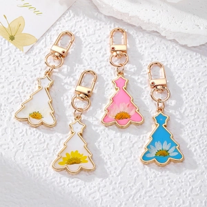Porte-clés Sapin de Noël Fait Main Avec Marguerite Séchée Pendentif en Résine pour Sac Femme Ornement Cadeau