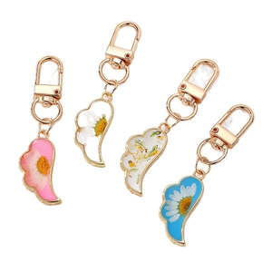 Daisy floral butterfly wing keychain set with resin dried flowers and gold metal hooks