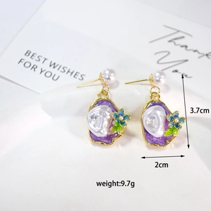Detailed size view of vintage enamel pearl earrings featuring purple and blue floral accents