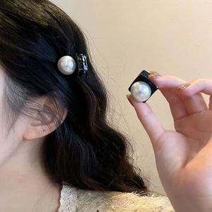 French Vintage Mini Artificial Pearl Hair Claw Clip Elegant Small Resin Hairpin For Women Girl Hair Accessories Chic Hair Clip