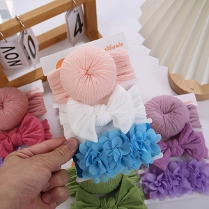 Lot de trois bandeaux en nylon pour bébé avec fleurs en mousseline et nœuds en tissu doux
