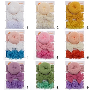 Lot de trois bandeaux pour bébé avec fleurs en mousseline et nœuds en nylon colorés