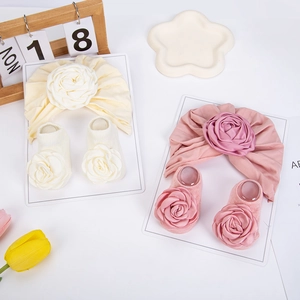 Baby Turban Mütze und Socken Set mit Rosen in Beige und Rosa für Neugeborene Outfits