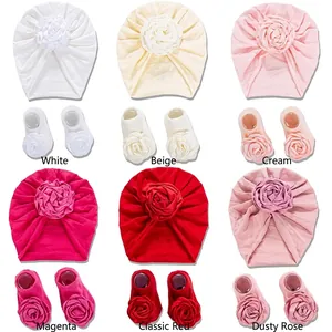 Baby Turban Mütze und Socken Set mit großen 3D-Blumen in sechs verschiedenen Pastellfarben