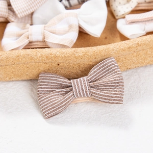 Détail de pinces à cheveux et bandeaux élastiques en coton avec nœuds pour bébés