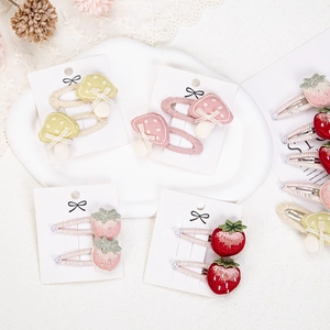 Simpatici Fermagli per Capelli a Forma di Fragola e Fungo Ricamati a Mano per Ragazze Fermagli BB Avvolti in Tessuto Dolce