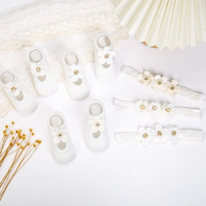 Nouveau-né Bébé Fille Bandeau Fleur Blanche Et Chaussettes Tricotées Cadeau De Baptême Avec Künstliche Perles D'Imitation Strass Accessoires Cheveux Princesse Élégants