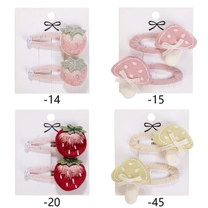 Fermagli BB in tessuto ricamato con fragole e funghi rosa e perle per bambine