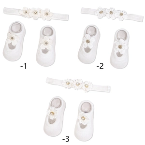 Coffret bandeau et chaussettes bébé blanc avec perles pour cadeau de baptême