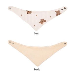Bavoir triangle en coton pour bébé avec motifs ours, vue recto-verso et bouton-pression