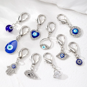 Portachiavi in Lega a Forma di Cuore e Malocchio Con Strass Smalto Argento Blu Ciondolo Decorativo per Borsa Donna Accessori per Animali