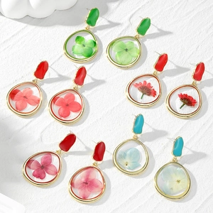 Handmade Real Dried Flower Resin Drop Earrings For Women Girls Geometric Gold Alloy Frame Daisy Flower Pendant Jewelry