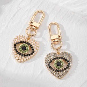 Porte-clés en Alliage Mauvais Œil Cœur avec Strass Künstliche Perle Incrusté Pendentif de Sac Style Ethnique Ornement pour Femmes