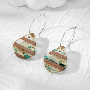 Retro geometric hoop earrings with resin wood splice teardrop pendants in green and gold