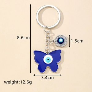 Vue détaillée porte-clés œil maléfique papillon avec dimensions 8,6cm et émail