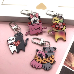 Porte-clés mignons en acrylique avec chats et chiens de dessin animé et coeurs