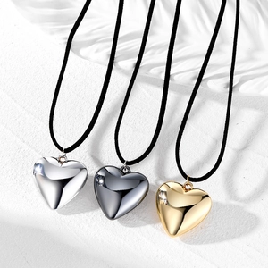 Collier Pendentif Cœur en Alliage Poli Miroir Minimaliste pour Femmes Chaîne de Pull Longue Réglable Bijoux de Mode Élégants Style Coréen