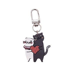 Porte-clés créatif en acrylique avec chats noir et blanc et cœur rouge à pois blancs