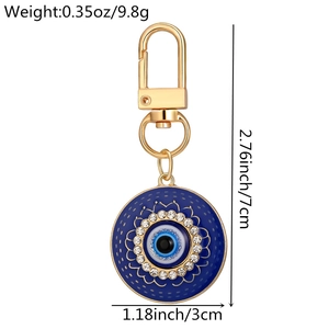 Vue détaillée des dimensions du porte-clés œil bleu avec émail et mesures précises