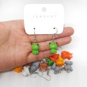 Pendientes creativos mini de animales con dijes de rana y gato de resina para mujer