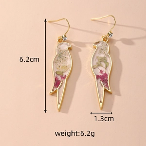 Orecchini a forma di pappagallo con fiori secchi, dimensioni 6,2 cm di lunghezza