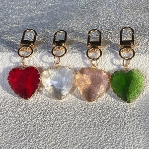 Chic heart-shaped crystal keychains set in four colors with refined gold metal edges