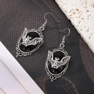 Boucles d'oreilles chauve-souris gothiques avec pierres noires ovales en argent