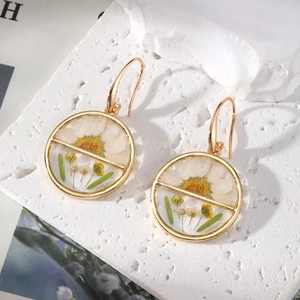 Handmade gold geometric round earrings with white daisy dried flowers in clear resin