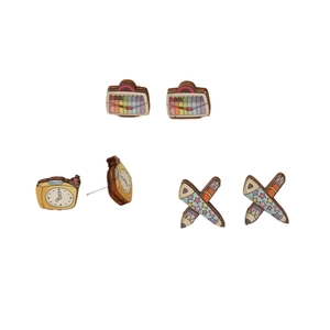 Lot de boucles d'oreilles créatives en bois avec motifs crayon et réveil cartoon